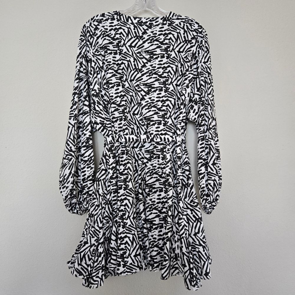 WKND WYFR Stylish Black & White Patterned Dress Long Puff Sleeves Size XS - Picture 8 of 10
